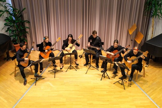Das Gitarrenensemble Redeo spielt in Weimar in der Marie-Seebach Stiftung ein Konzert.